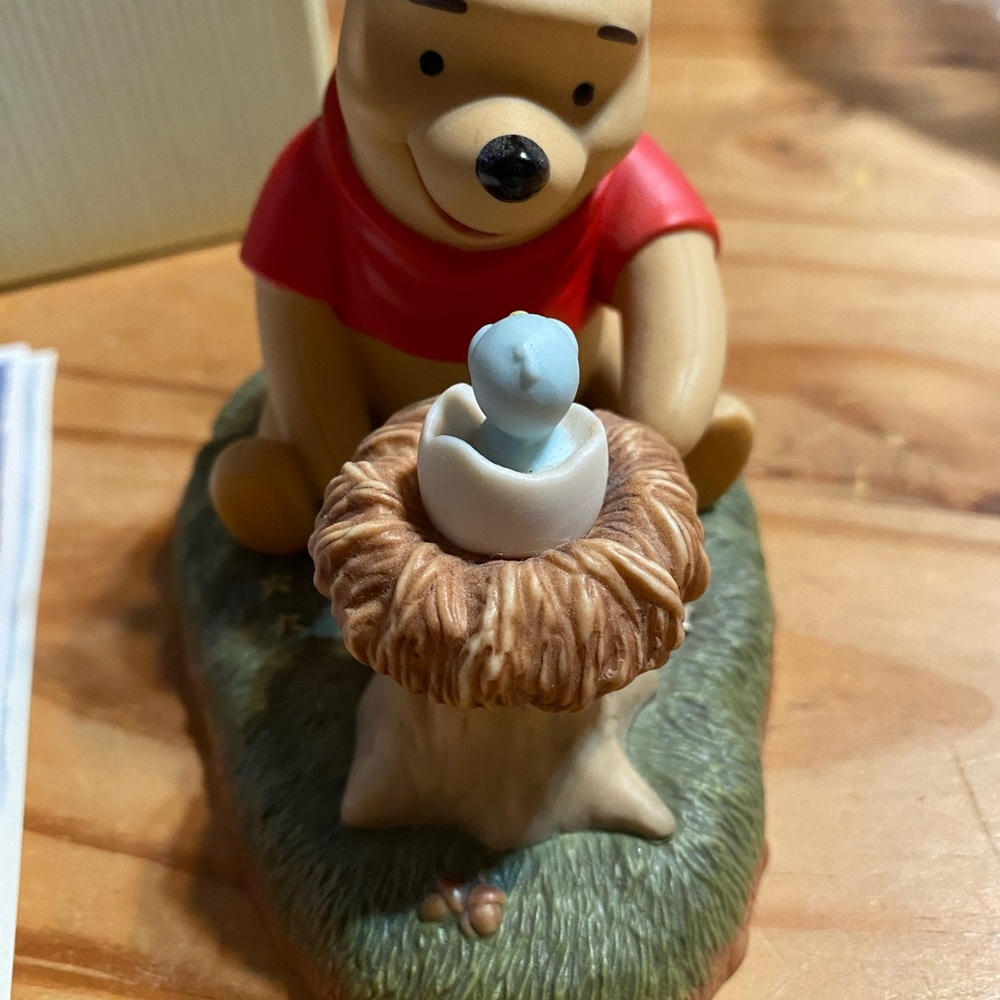 Pooh and Friends “Welcome Little One” with original box excellent condition